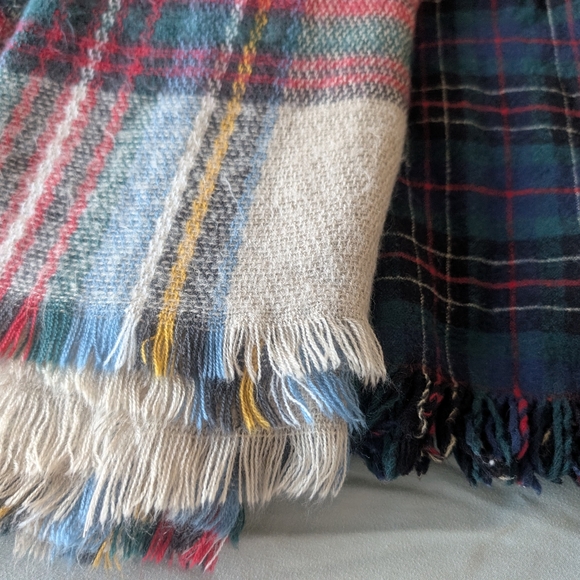 Plaid Patterned Scarves Set - Picture 2 of 3
